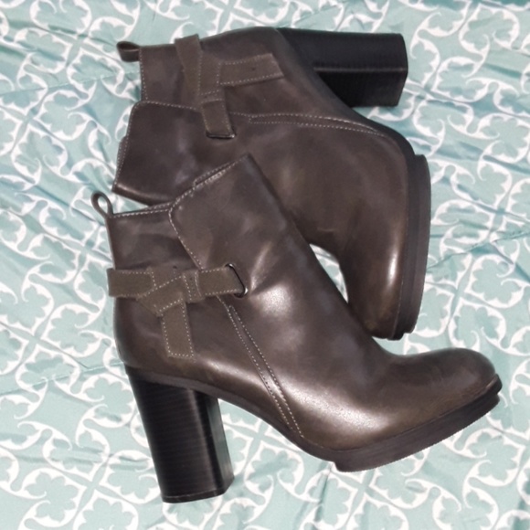 Gray high heel ankle boots - Picture 1 of 5